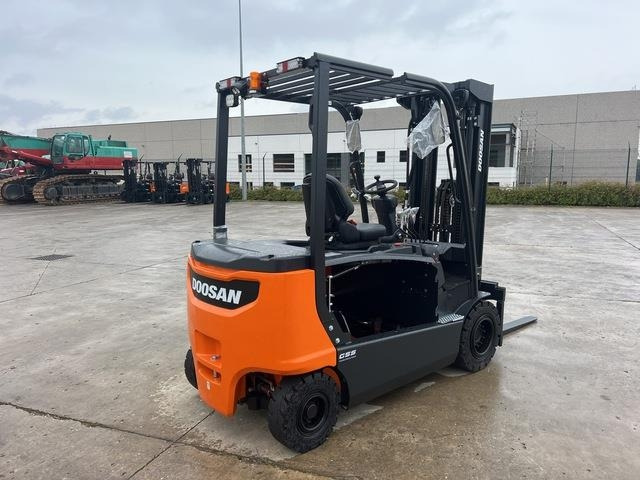 Doosan B35X-7 PLUS - Ηλεκτροκίνητο περονοφόρο: φωτογραφία 3 Doosan B35X-7 PLUS - Ηλεκτροκίνητο περονοφόρο: φωτογραφία 3