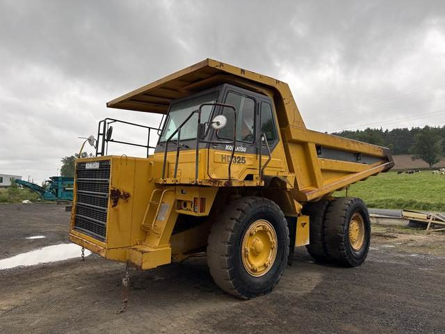 Komatsu HD325-6 - Ανατρεπόμενο όχημα μεταφοράς λατομικών υλικών: φωτογραφία 1 Komatsu HD325-6 - Ανατρεπόμενο όχημα μεταφοράς λατομικών υλικών: φωτογραφία 1
