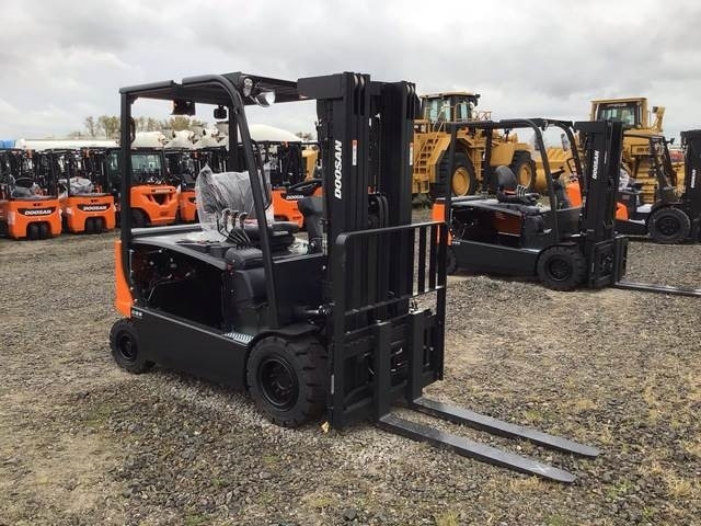 Doosan B30X-7 PLUS - Ηλεκτροκίνητο περονοφόρο: φωτογραφία 4 Doosan B30X-7 PLUS - Ηλεκτροκίνητο περονοφόρο: φωτογραφία 4