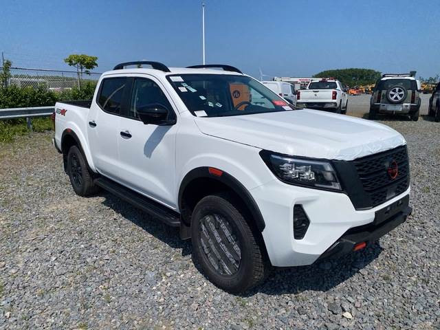 Nissan Navara - Ελαφρύ επαγγελματικό: φωτογραφία 4 Nissan Navara - Ελαφρύ επαγγελματικό: φωτογραφία 4