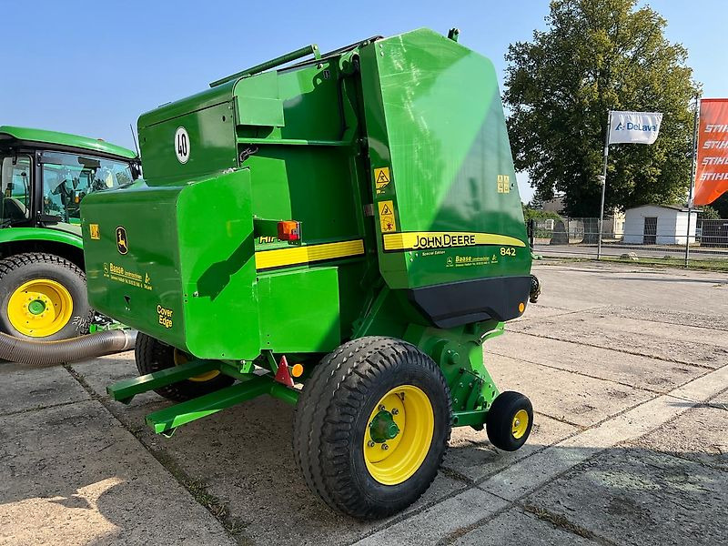 John Deere 842 HiFlow - Χορτοδετική μηχανή στρόγγυλης μπάλας: φωτογραφία 3 John Deere 842 HiFlow - Χορτοδετική μηχανή στρόγγυλης μπάλας: φωτογραφία 3