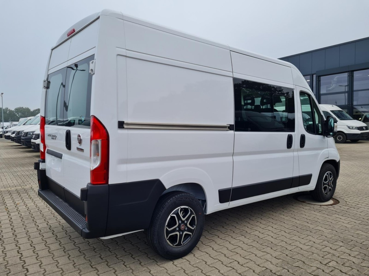 Fiat Ducato 35 Kasten Doka 7-Sitze 2x Schiebetür Maxi L2H2 - Βαν, Διπλοκάμπινο ελαφρύ επαγγελματικό: φωτογραφία 5 Fiat Ducato 35 Kasten Doka 7-Sitze 2x Schiebetür Maxi L2H2 - Βαν, Διπλοκάμπινο ελαφρύ επαγγελματικό: φωτογραφία 5