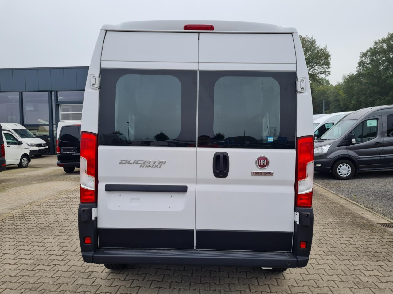 Leasing  Fiat Ducato 35 Kombi Doka 7-Sitze 2x Schiebetür Maxi L2H2 Fiat Ducato 35 Kombi Doka 7-Sitze 2x Schiebetür Maxi L2H2: φωτογραφία 19