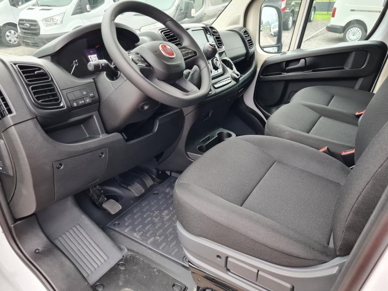 Leasing  Fiat Ducato 35 Kombi Doka 7-Sitze 2x Schiebetür Maxi L2H2 Fiat Ducato 35 Kombi Doka 7-Sitze 2x Schiebetür Maxi L2H2: φωτογραφία 8