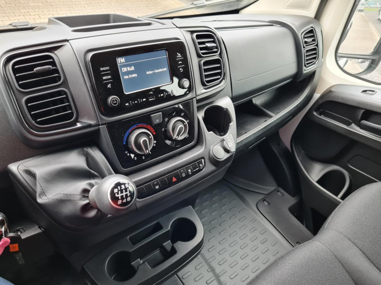 Leasing  Fiat Ducato 35 Kombi Doka 7-Sitze 2x Schiebetür Maxi L2H2 Fiat Ducato 35 Kombi Doka 7-Sitze 2x Schiebetür Maxi L2H2: φωτογραφία 10