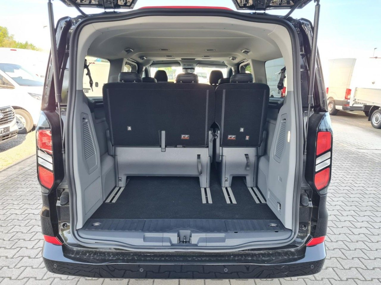 Ford Tourneo Custom 320 AG L2 Titanium 8 Sitze LEDER - Επιβατικό βαν: φωτογραφία 5 Ford Tourneo Custom 320 AG L2 Titanium 8 Sitze LEDER - Επιβατικό βαν: φωτογραφία 5
