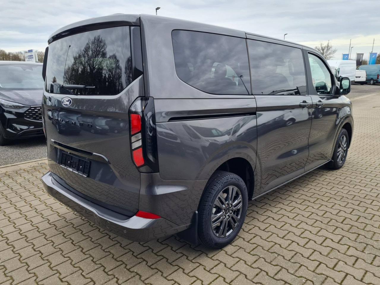 Ford Tourneo Custom 320 L1 AG Titanium X AHK LED NAVI 2X SCHIEBE - Επιβατικό βαν: φωτογραφία 4 Ford Tourneo Custom 320 L1 AG Titanium X AHK LED NAVI 2X SCHIEBE - Επιβατικό βαν: φωτογραφία 4
