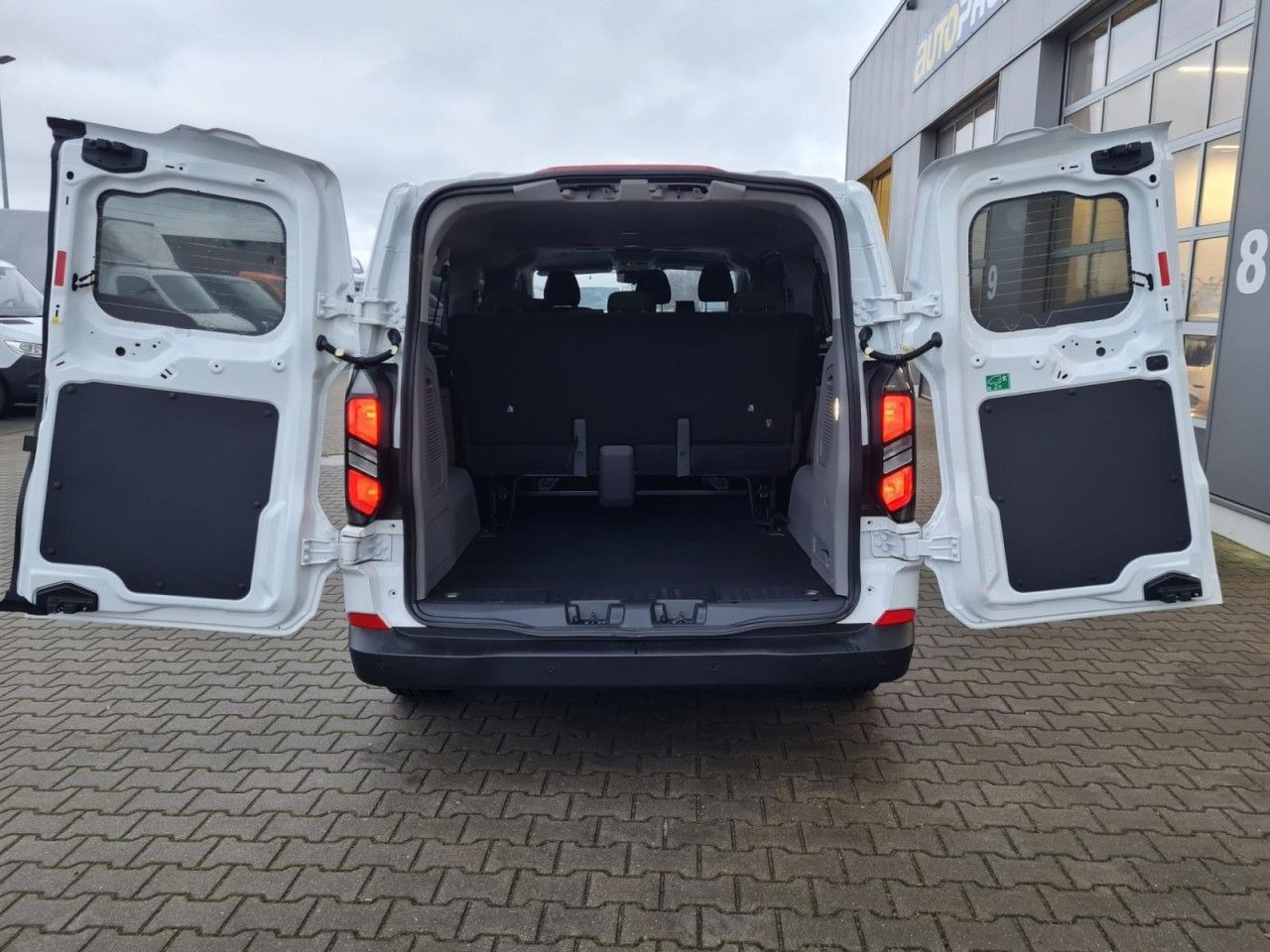 Ford Transit Custom Kombi 320 L2 Trend 9 Sitze KAMERA - Αυτοκίνητο: φωτογραφία 5 Ford Transit Custom Kombi 320 L2 Trend 9 Sitze KAMERA - Αυτοκίνητο: φωτογραφία 5