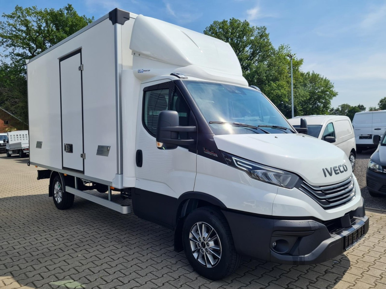 Iveco DAILY 35S18 Koffer Automatik ALU KAMERA NAVI TEMPOMAT - Επαγγελματικό αυτοκίνητο κόφα: φωτογραφία 3 Iveco DAILY 35S18 Koffer Automatik ALU KAMERA NAVI TEMPOMAT - Επαγγελματικό αυτοκίνητο κόφα: φωτογραφία 3