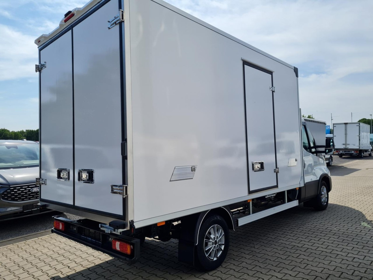 Iveco DAILY 35S18 Koffer Automatik ALU KAMERA NAVI TEMPOMAT - Επαγγελματικό αυτοκίνητο κόφα: φωτογραφία 4 Iveco DAILY 35S18 Koffer Automatik ALU KAMERA NAVI TEMPOMAT - Επαγγελματικό αυτοκίνητο κόφα: φωτογραφία 4