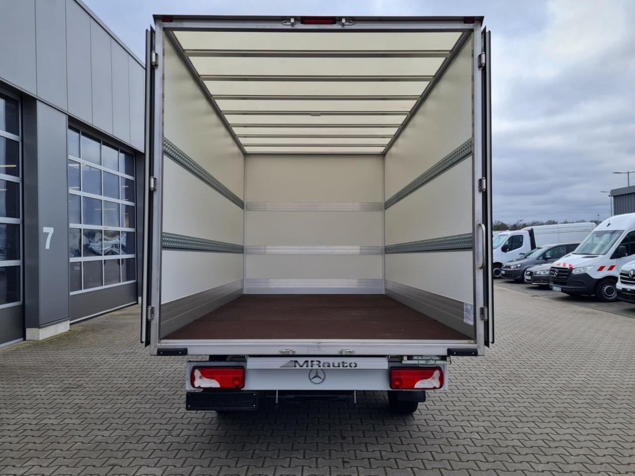 Mercedes-Benz Sprinter 315 Koffer lang MBux KLIMA NAVI TEMPOMAT - Επαγγελματικό αυτοκίνητο κόφα: φωτογραφία 5 Mercedes-Benz Sprinter 315 Koffer lang MBux KLIMA NAVI TEMPOMAT - Επαγγελματικό αυτοκίνητο κόφα: φωτογραφία 5