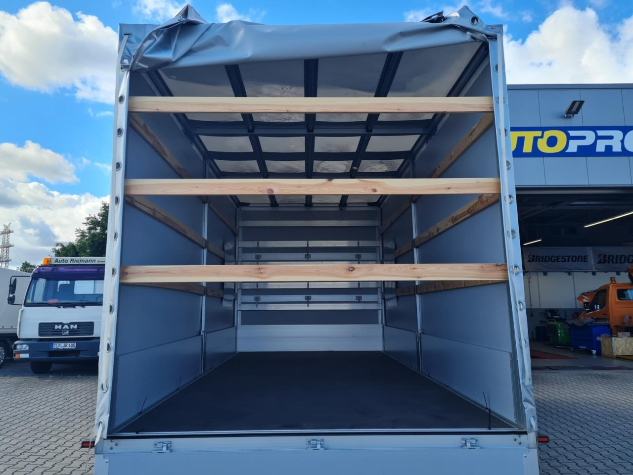 Mercedes-Benz Sprinter 317 Pritsche Plane Schlafkab RWD 10 Pal - Επαγγελματικό αυτοκίνητο με μουσαμά: φωτογραφία 5 Mercedes-Benz Sprinter 317 Pritsche Plane Schlafkab RWD 10 Pal - Επαγγελματικό αυτοκίνητο με μουσαμά: φωτογραφία 5