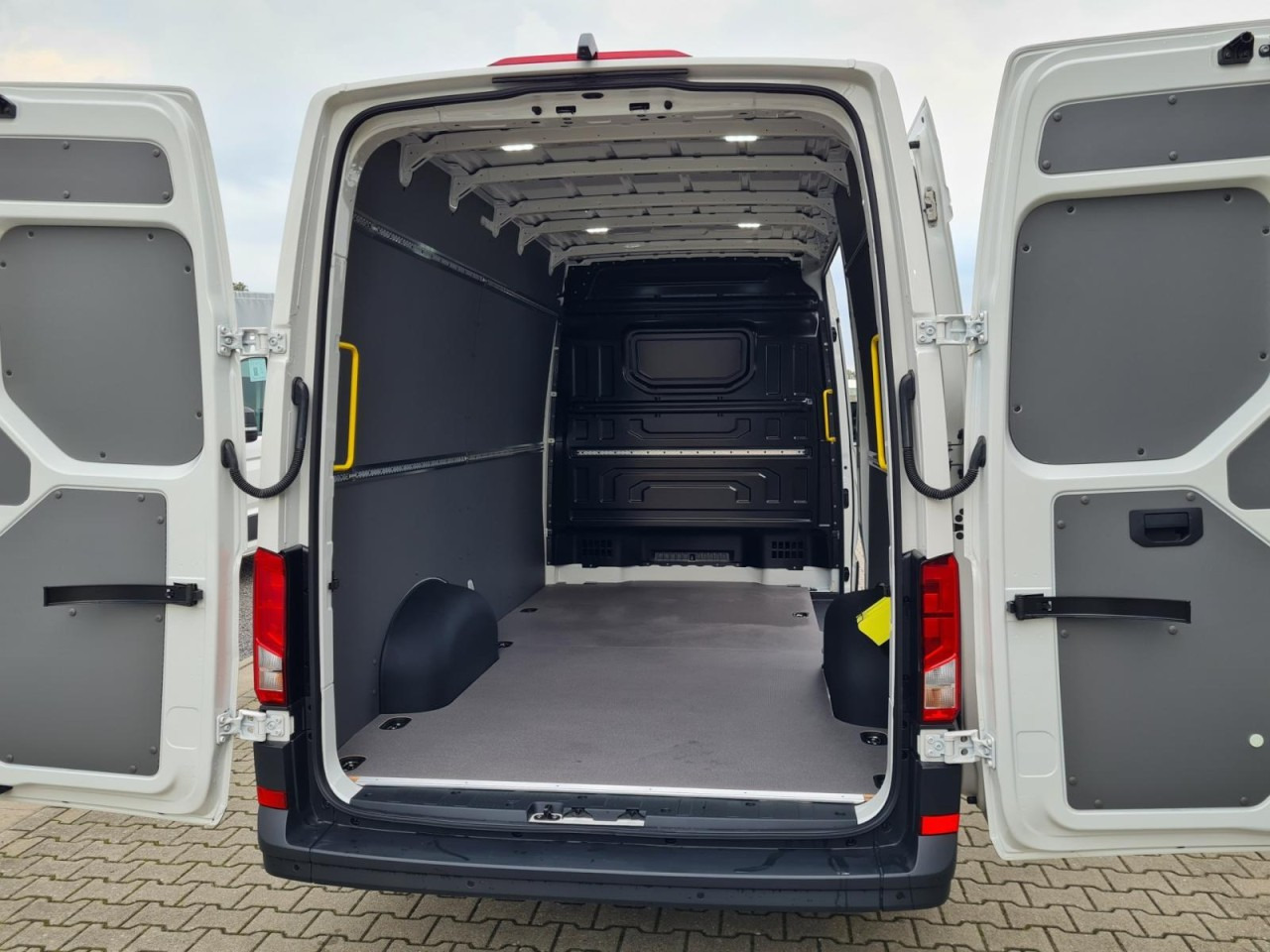 Volkswagen Crafter 35 Kasten TDI L3H3 LED TEMPOMAT AUTOMATIK - Βαν: φωτογραφία 5 Volkswagen Crafter 35 Kasten TDI L3H3 LED TEMPOMAT AUTOMATIK - Βαν: φωτογραφία 5