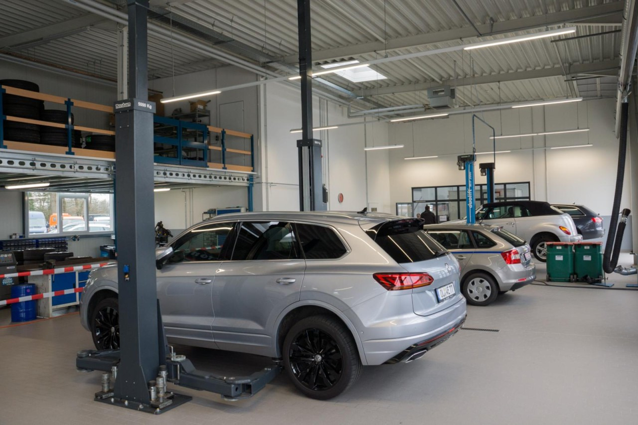 Volkswagen Crafter 35 Kasten TDI L4H3 AHK LED Tempom Ergositz - Βαν: φωτογραφία 4 Volkswagen Crafter 35 Kasten TDI L4H3 AHK LED Tempom Ergositz - Βαν: φωτογραφία 4