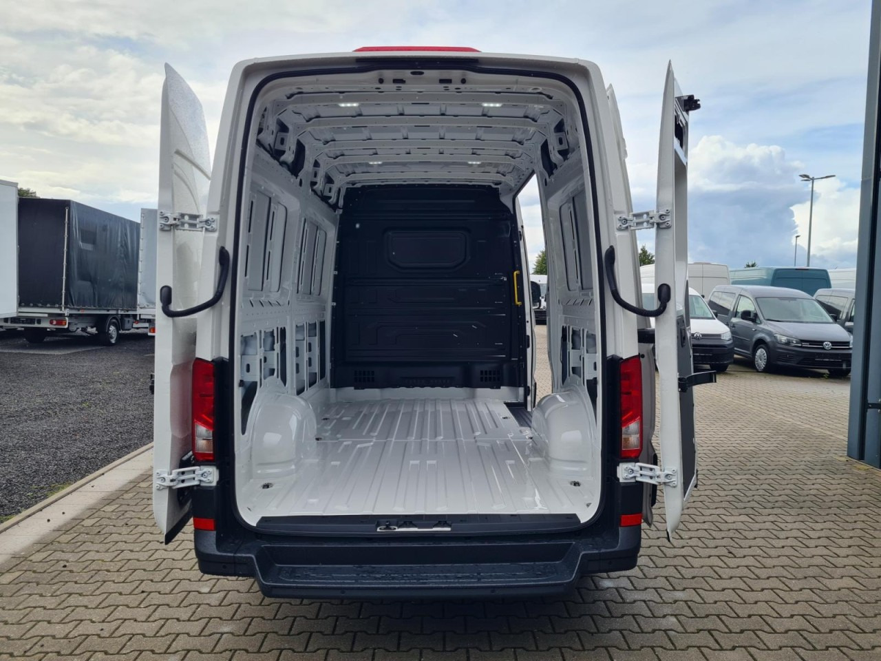 Volkswagen Crafter 35 Kasten TDI MR L3H3 KLIMA PDC TEMPOMAT - Βαν: φωτογραφία 5 Volkswagen Crafter 35 Kasten TDI MR L3H3 KLIMA PDC TEMPOMAT - Βαν: φωτογραφία 5