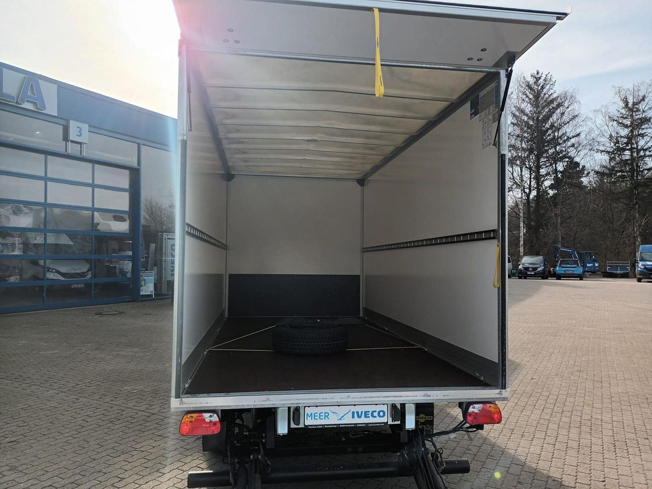 Iveco Daily 35S14HE Koffer LBW, Rückfahrkamera 2x a... - Επαγγελματικό αυτοκίνητο κόφα: φωτογραφία 5 Iveco Daily 35S14HE Koffer LBW, Rückfahrkamera 2x a... - Επαγγελματικό αυτοκίνητο κόφα: φωτογραφία 5