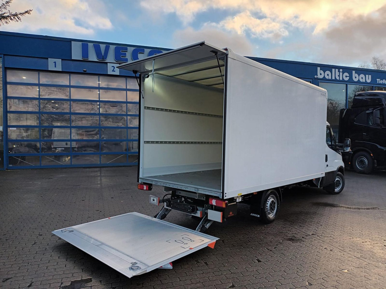 Iveco Daily 35S16HA8 Koffer LBW - ab 0% Finanzieren - Επαγγελματικό αυτοκίνητο κόφα: φωτογραφία 4 Iveco Daily 35S16HA8 Koffer LBW - ab 0% Finanzieren - Επαγγελματικό αυτοκίνητο κόφα: φωτογραφία 4