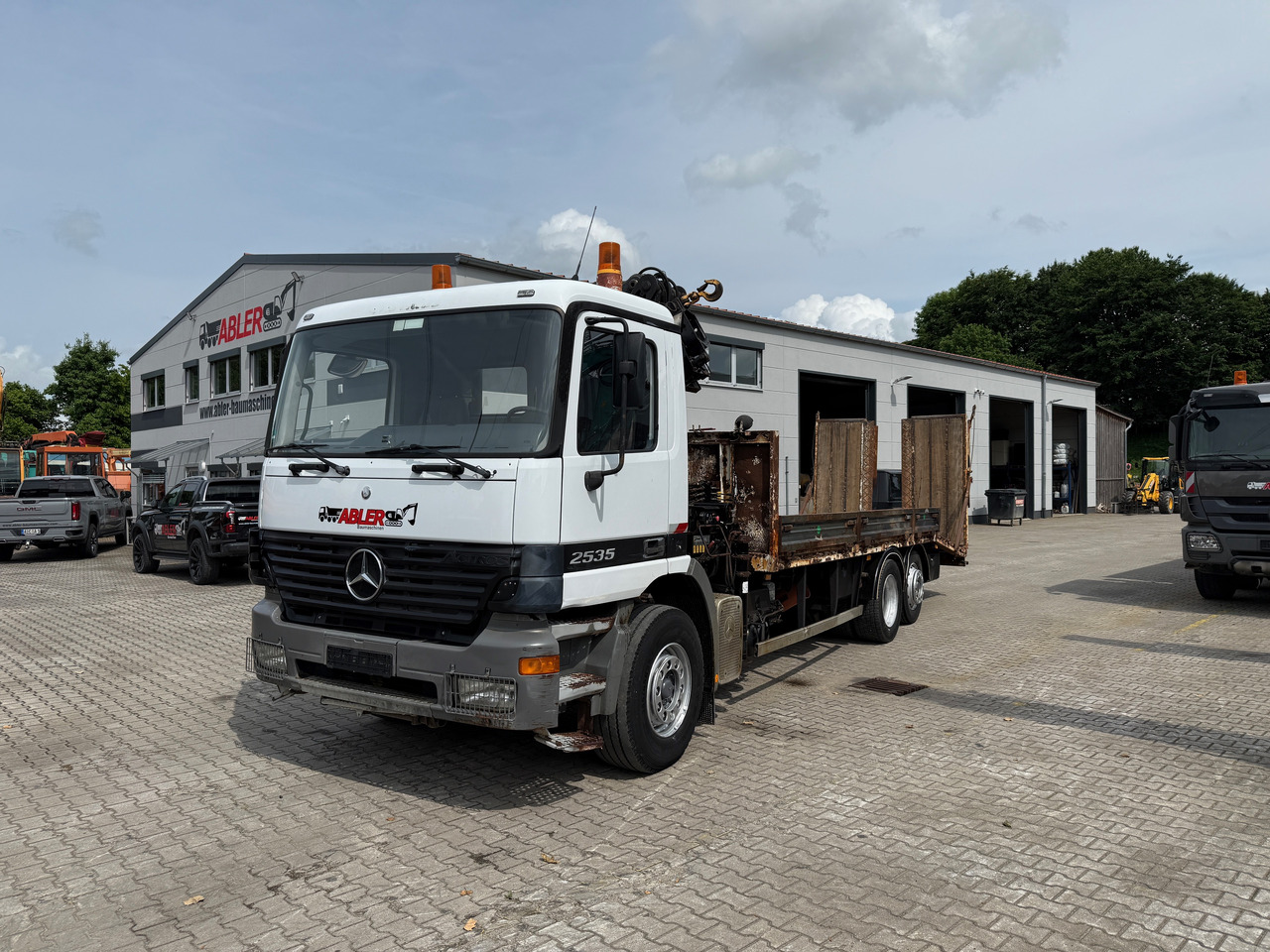 Mercedes-Benz 2535 Actros MP1 Baumaschinentransporter mit Kran und Rampen - Φορτηγό αυτοκινητάμαξα, Φορτηγό με γερανό: φωτογραφία 2 Mercedes-Benz 2535 Actros MP1 Baumaschinentransporter mit Kran und Rampen - Φορτηγό αυτοκινητάμαξα, Φορτηγό με γερανό: φωτογραφία 2
