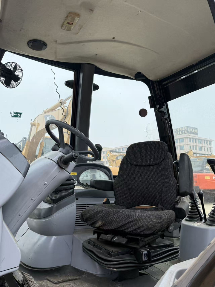 CAT 420F - Φορτωτής εκσκαφέας: φωτογραφία 5 CAT 420F - Φορτωτής εκσκαφέας: φωτογραφία 5