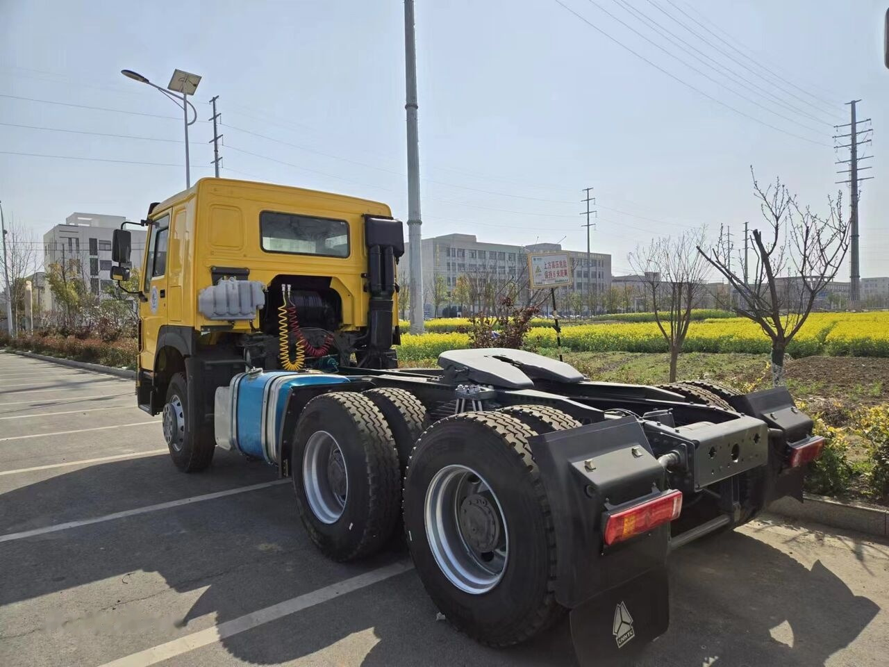 Howo 6x4 - Τράκτορας: φωτογραφία 3 Howo 6x4 - Τράκτορας: φωτογραφία 3