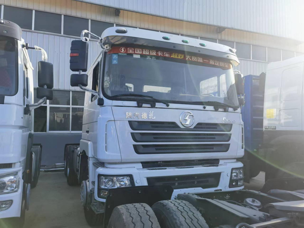 Τράκτορας Shacman F3000 6*4 Tractor: φωτογραφία 7 Τράκτορας Shacman F3000 6*4 Tractor: φωτογραφία 7