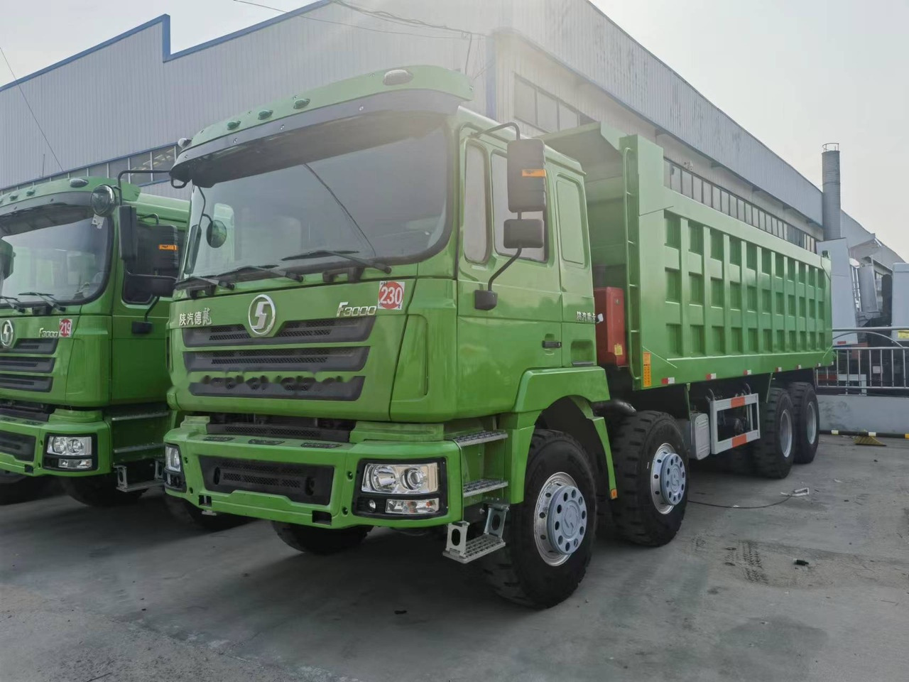 Shacman F3000 8*4 Dump truck - Φορτηγό ανατρεπόμενο: φωτογραφία 1 Shacman F3000 8*4 Dump truck - Φορτηγό ανατρεπόμενο: φωτογραφία 1