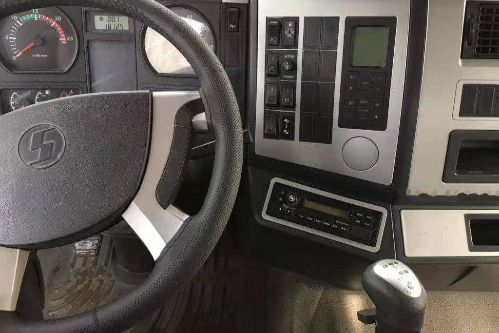 Shacman F3000 - Όχημα εκκένωσης βόθρων: φωτογραφία 4 Shacman F3000 - Όχημα εκκένωσης βόθρων: φωτογραφία 4
