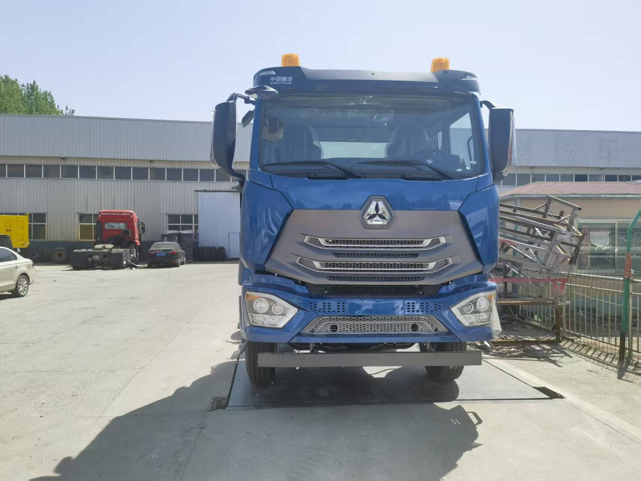 Sinotruk HOHAN 6*4 tractor - Τράκτορας: φωτογραφία 2 Sinotruk HOHAN 6*4 tractor - Τράκτορας: φωτογραφία 2