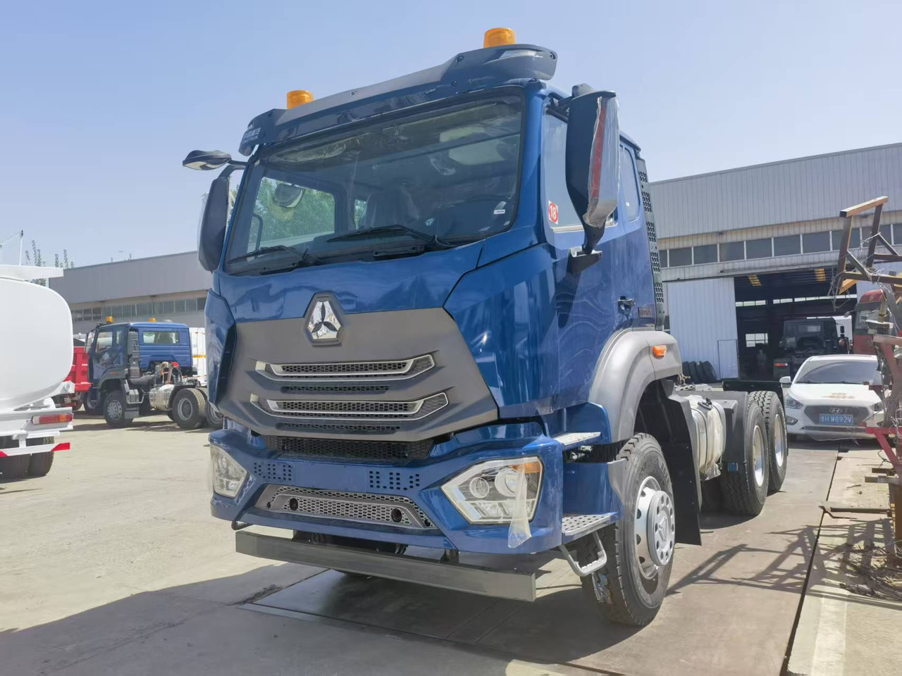 Sinotruk HOHAN 6*4 tractor - Τράκτορας: φωτογραφία 1 Sinotruk HOHAN 6*4 tractor - Τράκτορας: φωτογραφία 1