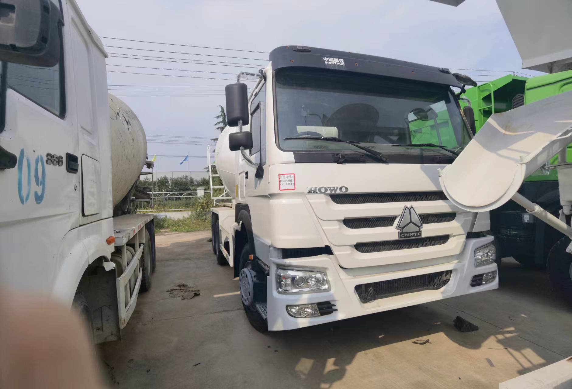 Sinotruk HOWO 371 6*4 Concrete mixer truck - Μπετονιέρα φορτηγό: φωτογραφία 5 Sinotruk HOWO 371 6*4 Concrete mixer truck - Μπετονιέρα φορτηγό: φωτογραφία 5