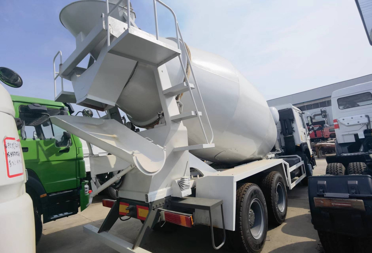 Sinotruk HOWO 371 6*4 Concrete mixer truck - Μπετονιέρα φορτηγό: φωτογραφία 4 Sinotruk HOWO 371 6*4 Concrete mixer truck - Μπετονιέρα φορτηγό: φωτογραφία 4