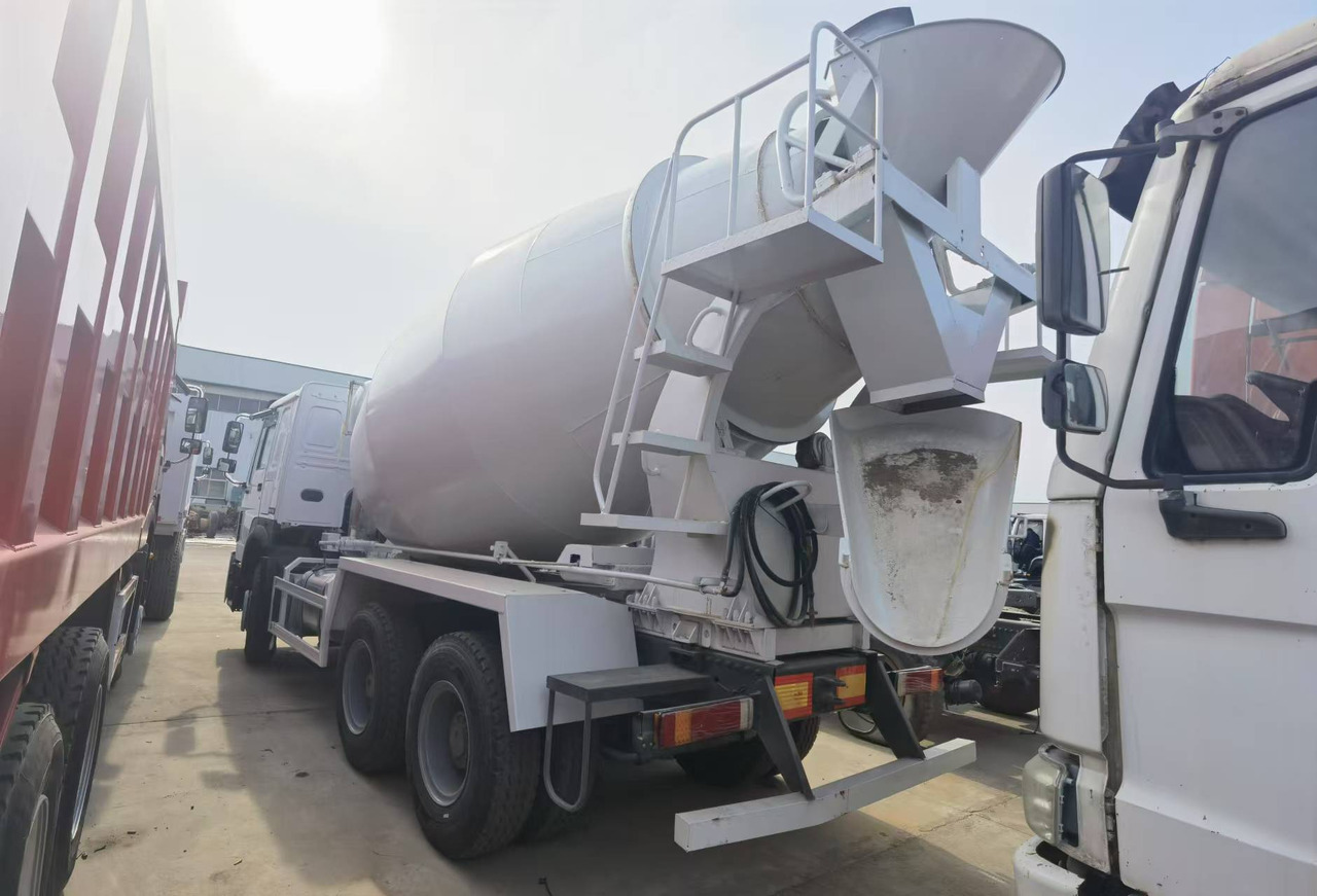 Sinotruk HOWO 371 Concrete mixer truck - Μπετονιέρα φορτηγό: φωτογραφία 2 Sinotruk HOWO 371 Concrete mixer truck - Μπετονιέρα φορτηγό: φωτογραφία 2