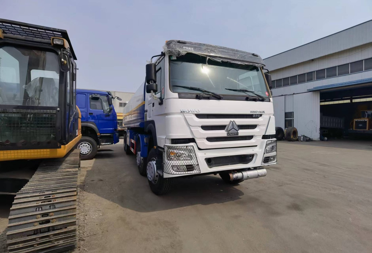 Sinotruk HOWO 375 8*4 Tank truck - Φορτηγό βυτιοφόρο: φωτογραφία 4 Sinotruk HOWO 375 8*4 Tank truck - Φορτηγό βυτιοφόρο: φωτογραφία 4