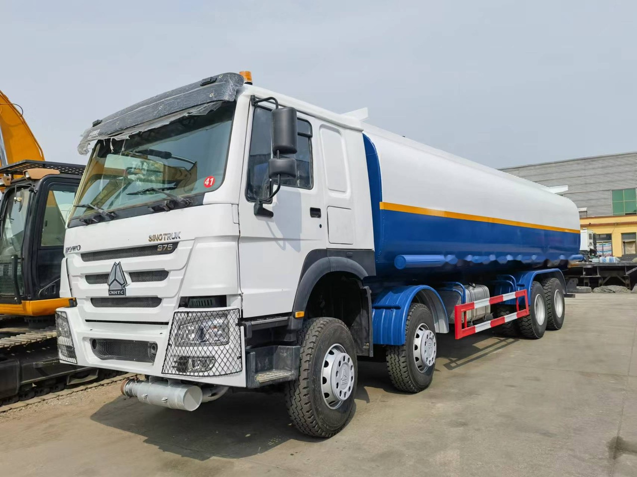 Sinotruk HOWO 375 8*4 Tank truck - Φορτηγό βυτιοφόρο: φωτογραφία 1 Sinotruk HOWO 375 8*4 Tank truck - Φορτηγό βυτιοφόρο: φωτογραφία 1