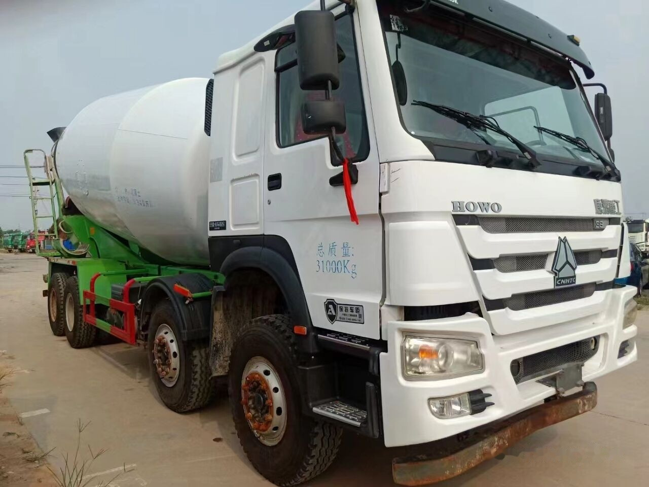 Sinotruk HOWO 8*4 Concrete mixer truck - Μπετονιέρα φορτηγό: φωτογραφία 2 Sinotruk HOWO 8*4 Concrete mixer truck - Μπετονιέρα φορτηγό: φωτογραφία 2