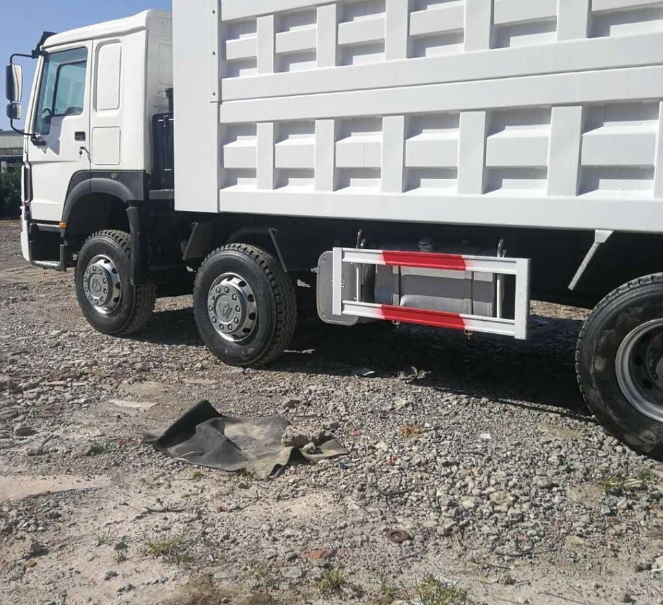 Sinotruk Howo - Φορτηγό ανατρεπόμενο: φωτογραφία 4 Sinotruk Howo - Φορτηγό ανατρεπόμενο: φωτογραφία 4