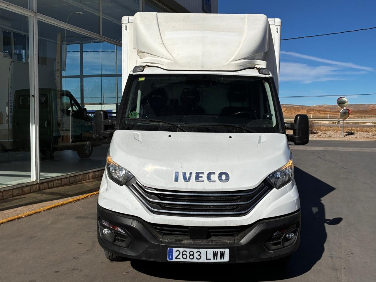 Caja cerrada con plataforma elevadora IVECO 35C14 20m3 con puerta lateral - Επαγγελματικό αυτοκίνητο κόφα: φωτογραφία 2 Caja cerrada con plataforma elevadora IVECO 35C14 20m3 con puerta lateral - Επαγγελματικό αυτοκίνητο κόφα: φωτογραφία 2