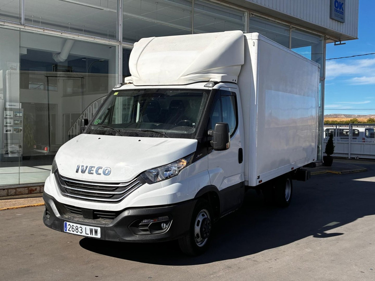 Caja cerrada con plataforma elevadora IVECO 35C14 20m3 con puerta lateral - Επαγγελματικό αυτοκίνητο κόφα: φωτογραφία 1 Caja cerrada con plataforma elevadora IVECO 35C14 20m3 con puerta lateral - Επαγγελματικό αυτοκίνητο κόφα: φωτογραφία 1