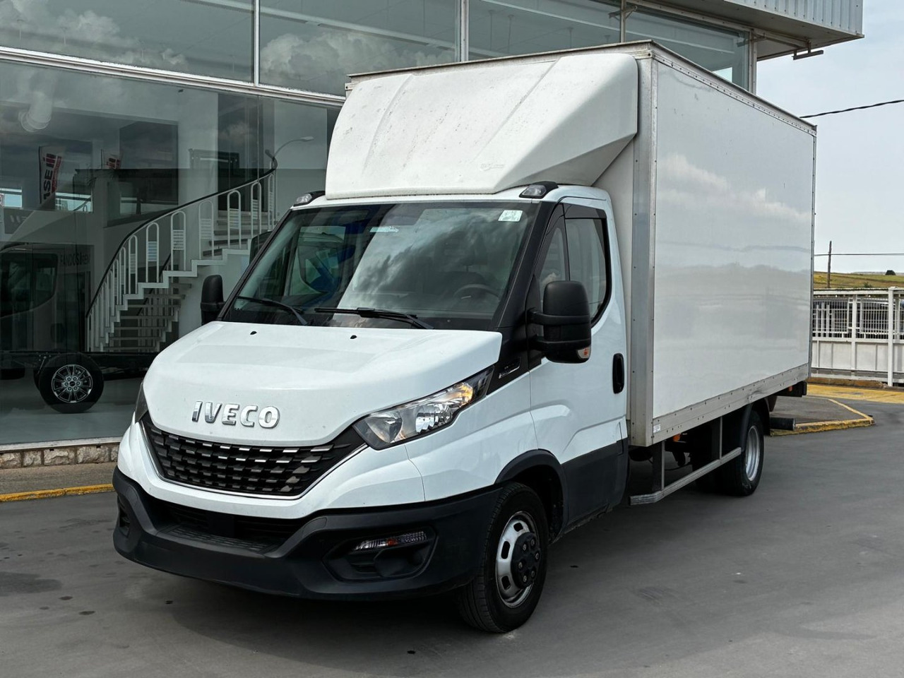 Caja cerrada con plataforma elevadora IVECO 35C16 20m3 Automática - Επαγγελματικό αυτοκίνητο κόφα: φωτογραφία 1 Caja cerrada con plataforma elevadora IVECO 35C16 20m3 Automática - Επαγγελματικό αυτοκίνητο κόφα: φωτογραφία 1