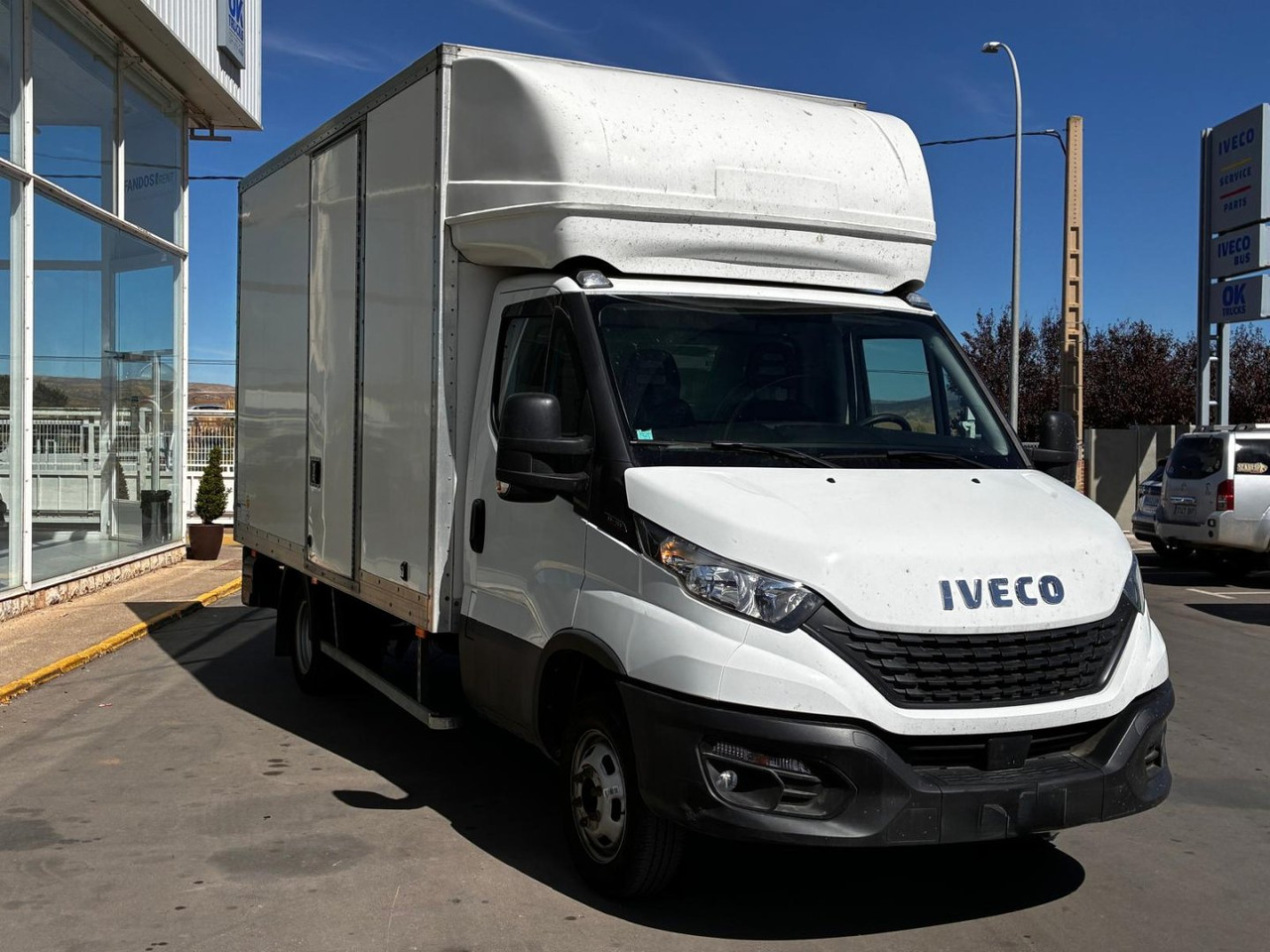 Caja cerrada con plataforma elevadora IVECO 35C16 20m3 con puerta lateral - Επαγγελματικό αυτοκίνητο κόφα: φωτογραφία 3 Caja cerrada con plataforma elevadora IVECO 35C16 20m3 con puerta lateral - Επαγγελματικό αυτοκίνητο κόφα: φωτογραφία 3