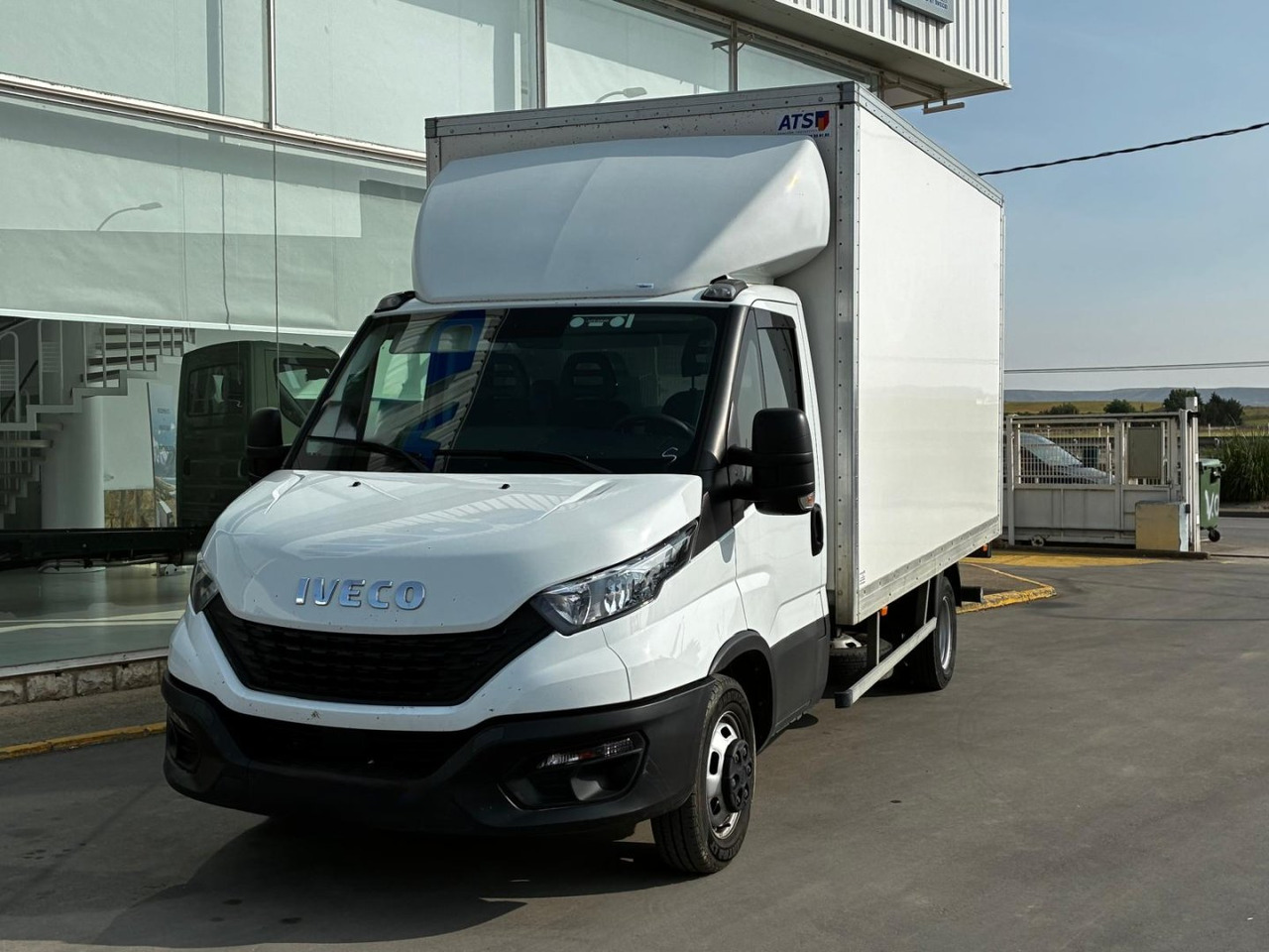 Caja cerrada con plataforma elevadora IVECO 35C16 20m3 - Επαγγελματικό αυτοκίνητο κόφα: φωτογραφία 1 Caja cerrada con plataforma elevadora IVECO 35C16 20m3 - Επαγγελματικό αυτοκίνητο κόφα: φωτογραφία 1