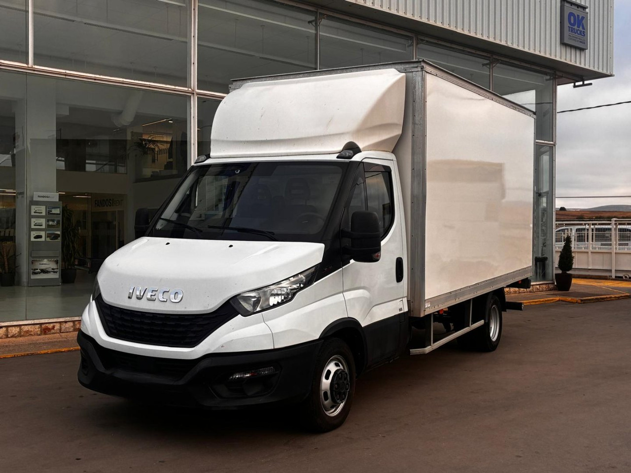 Caja cerrada con plataforma elevadora IVECO 35C16 3.0 20m3 - Επαγγελματικό αυτοκίνητο κόφα: φωτογραφία 1 Caja cerrada con plataforma elevadora IVECO 35C16 3.0 20m3 - Επαγγελματικό αυτοκίνητο κόφα: φωτογραφία 1