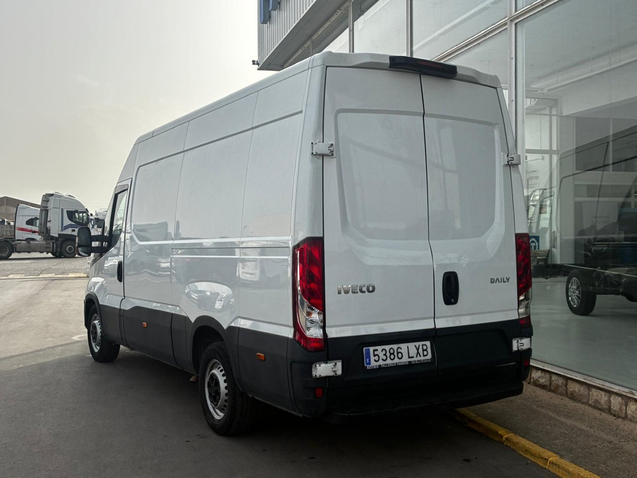 Furgón IVECO 35S16 V 12m3 - Βαν: φωτογραφία 4 Furgón IVECO 35S16 V 12m3 - Βαν: φωτογραφία 4