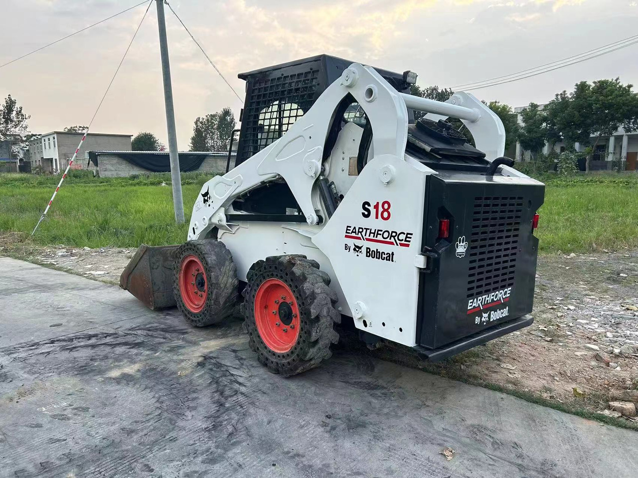Φορτωτής πλάγιας ολίσθησης BOBCAT S18: φωτογραφία 1