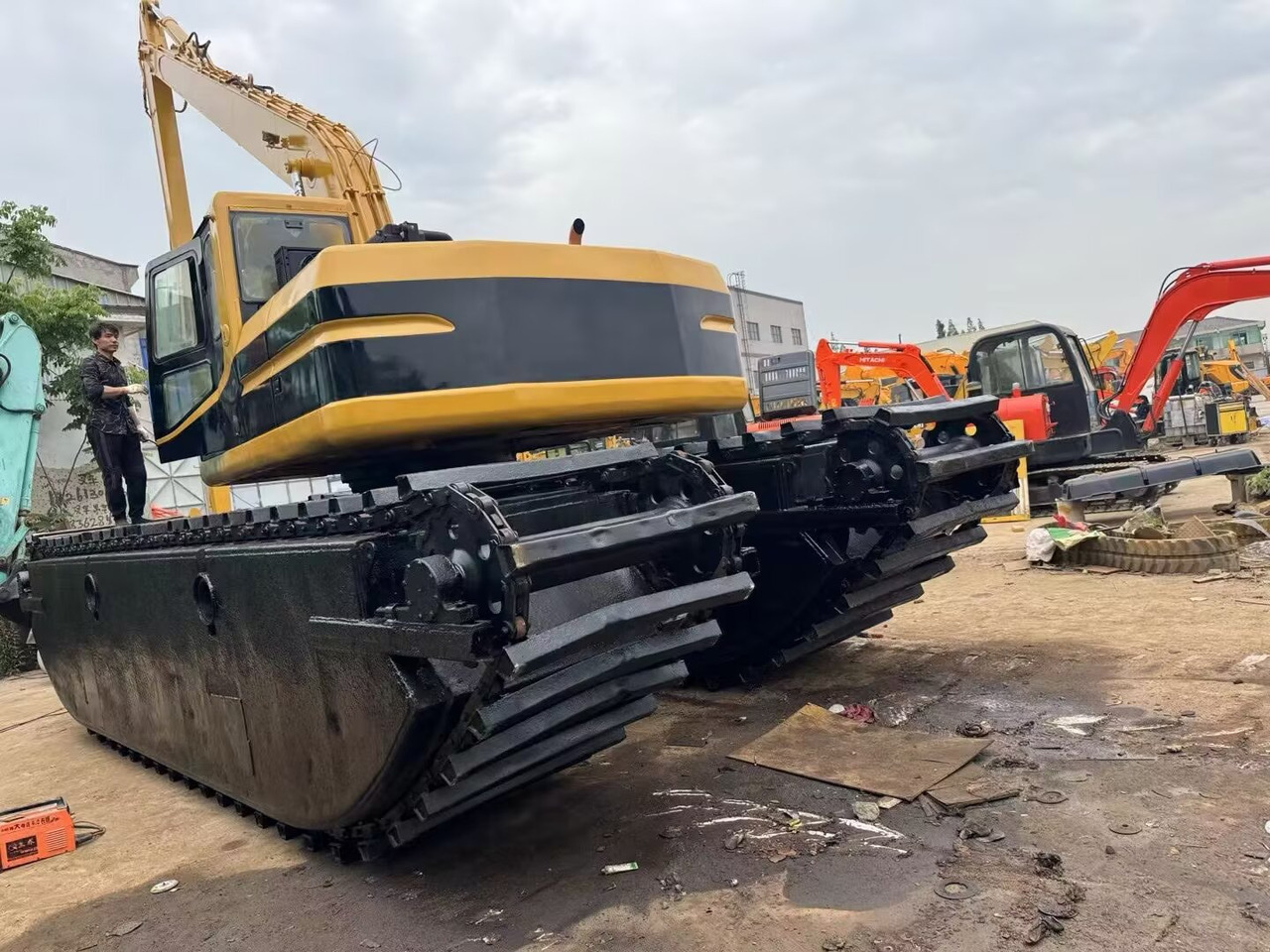 CAT 320 BL dredger 320 CL dredge - Πλωτός εκσκαφέας: φωτογραφία 1 CAT 320 BL dredger 320 CL dredge - Πλωτός εκσκαφέας: φωτογραφία 1