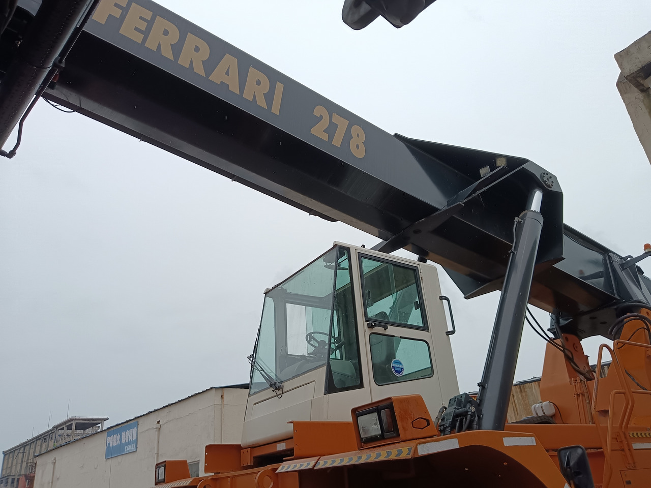 CVS FERRARRI 278 F278.6 - Reachstacker: φωτογραφία 5 CVS FERRARRI 278 F278.6 - Reachstacker: φωτογραφία 5