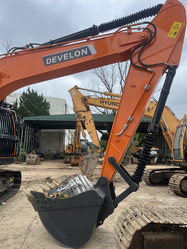 DEVELON DX225 - Ερπυστριοφόρος εκσκαφέας: φωτογραφία 2 DEVELON DX225 - Ερπυστριοφόρος εκσκαφέας: φωτογραφία 2