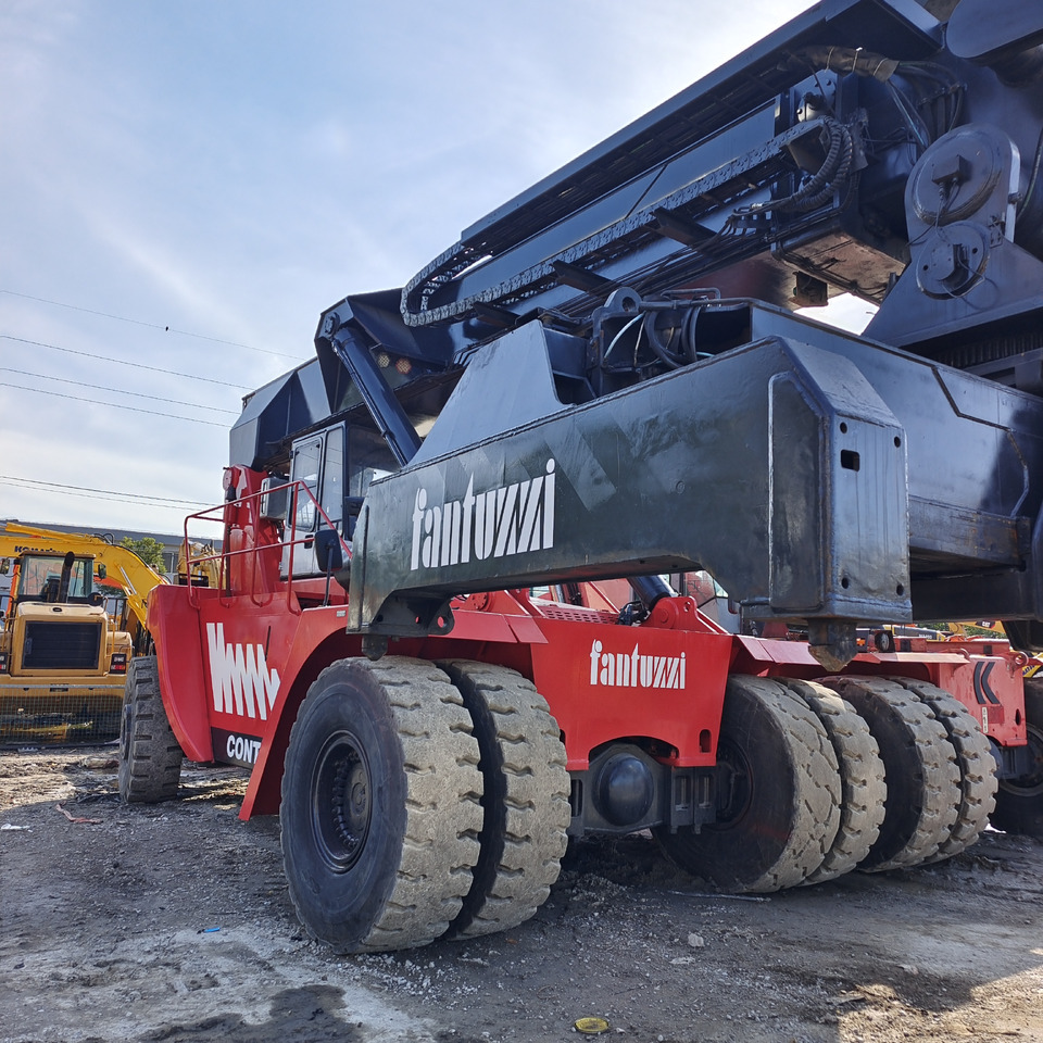 FANTUZZI CS 45 KMHD 45 TON CONTAINER REACH CRANE - Reachstacker: φωτογραφία 1 FANTUZZI CS 45 KMHD 45 TON CONTAINER REACH CRANE - Reachstacker: φωτογραφία 1