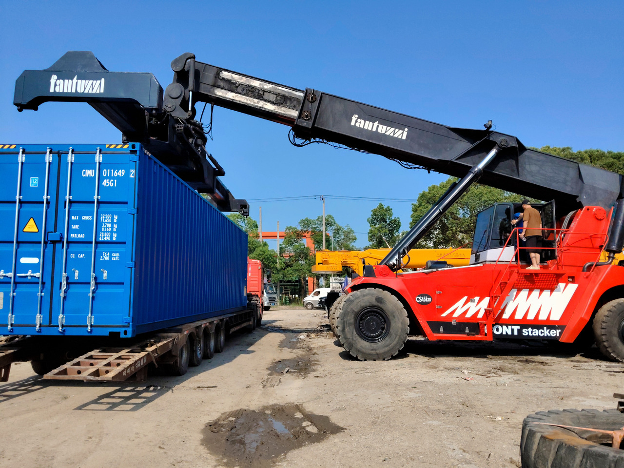 FANTUZZI CS45KM 45 TON - Reachstacker: φωτογραφία 3 FANTUZZI CS45KM 45 TON - Reachstacker: φωτογραφία 3