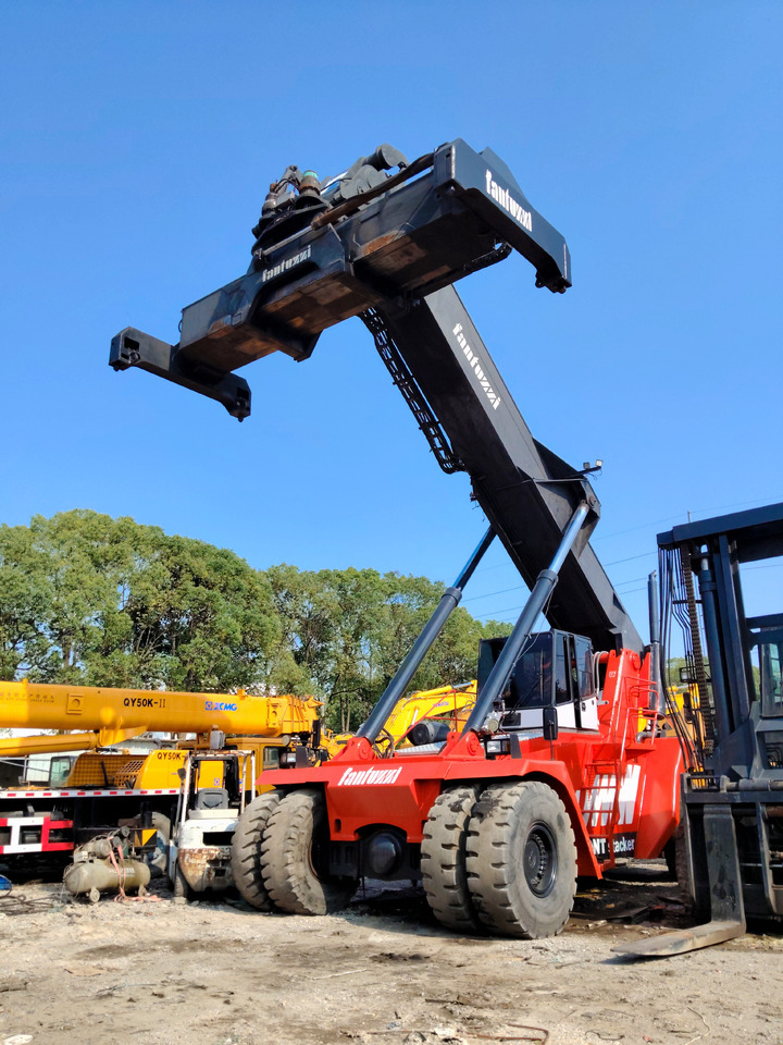 FANTUZZI CS45KM 45TON - Reachstacker: φωτογραφία 4 FANTUZZI CS45KM 45TON - Reachstacker: φωτογραφία 4